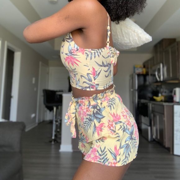H&M Floral Crop Top high Waist Shorts 2pc Set - Picture 3 of 6